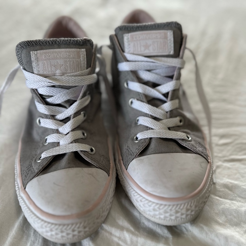 Women’s/junior converse - grey and pink - size 5